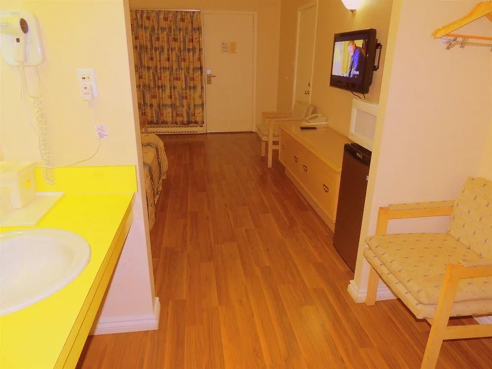 Villager Lodge Niagara Falls 2*,