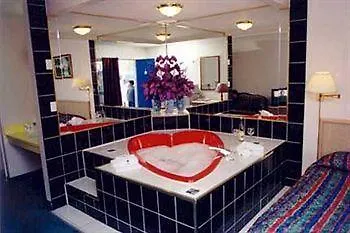 Villager Lodge Niagara Falls 2*,